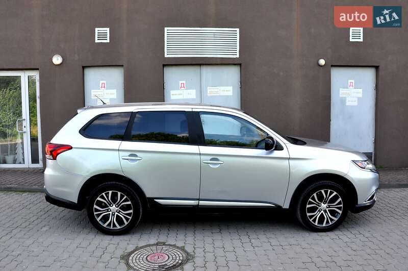 Позашляховик / Кросовер Mitsubishi Outlander 2016 в Львові