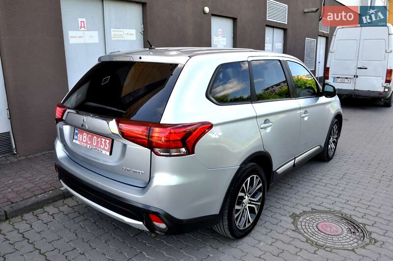 Позашляховик / Кросовер Mitsubishi Outlander 2016 в Львові