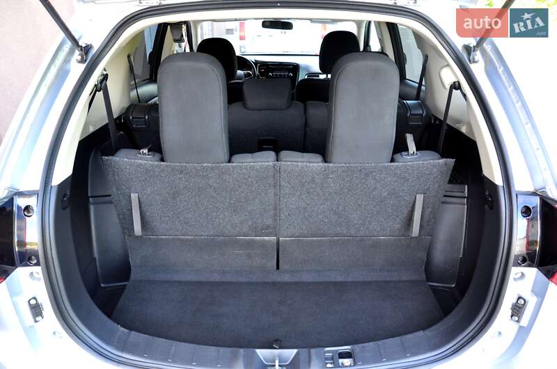 Позашляховик / Кросовер Mitsubishi Outlander 2016 в Львові