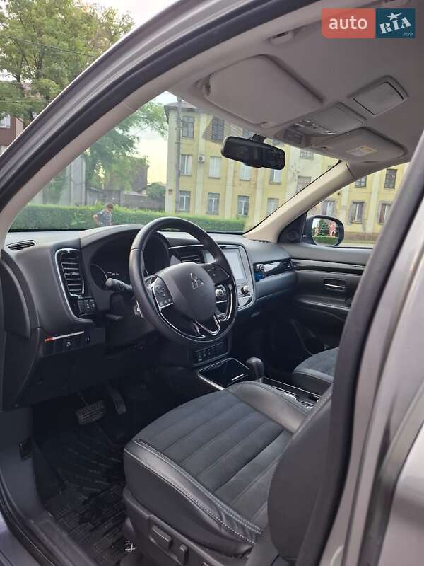 Внедорожник / Кроссовер Mitsubishi Outlander 2021 в Каменском