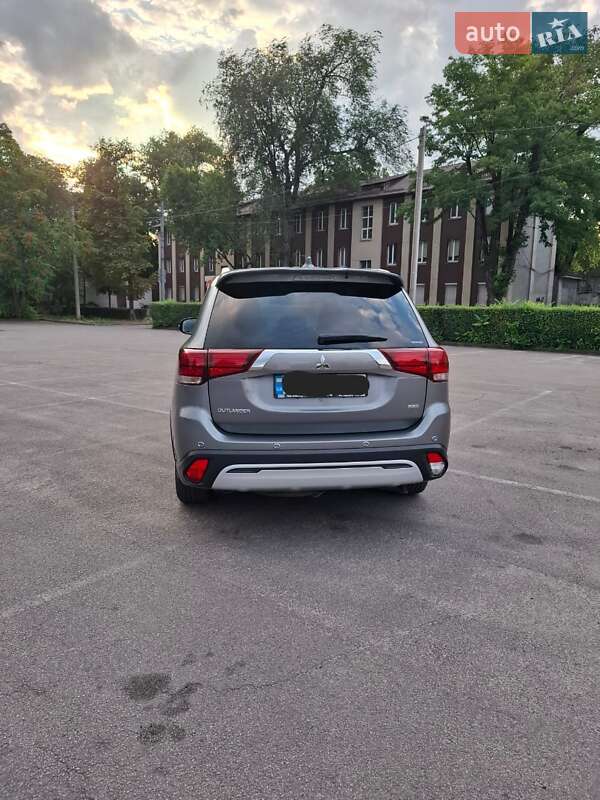Внедорожник / Кроссовер Mitsubishi Outlander 2021 в Каменском