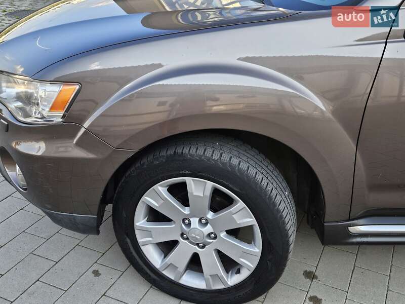 Внедорожник / Кроссовер Mitsubishi Outlander 2012 в Ивано-Франковске