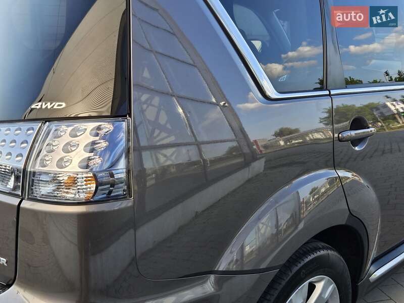 Внедорожник / Кроссовер Mitsubishi Outlander 2012 в Ивано-Франковске