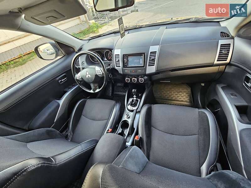 Внедорожник / Кроссовер Mitsubishi Outlander 2012 в Ивано-Франковске