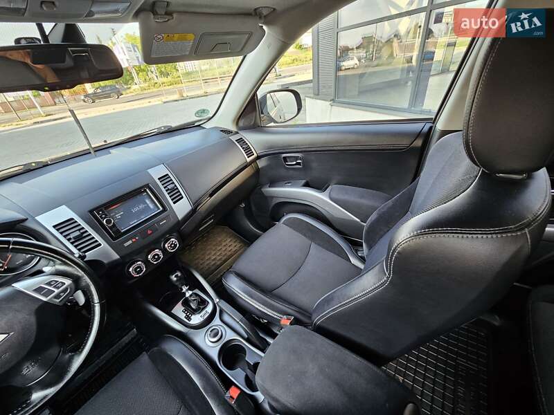 Внедорожник / Кроссовер Mitsubishi Outlander 2012 в Ивано-Франковске