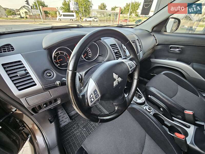 Внедорожник / Кроссовер Mitsubishi Outlander 2012 в Ивано-Франковске