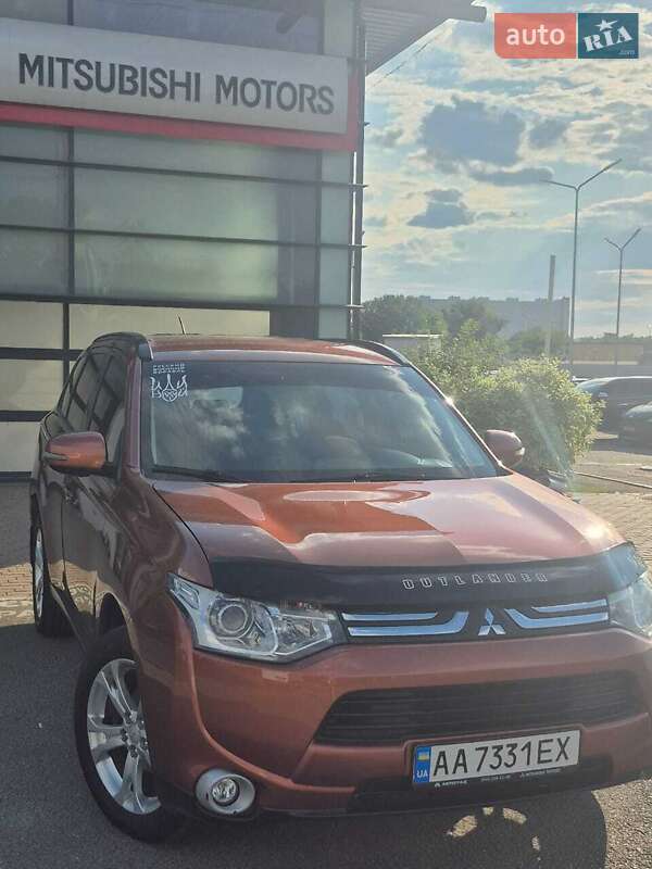 Внедорожник / Кроссовер Mitsubishi Outlander 2012 в Киеве