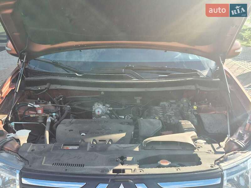 Внедорожник / Кроссовер Mitsubishi Outlander 2012 в Киеве