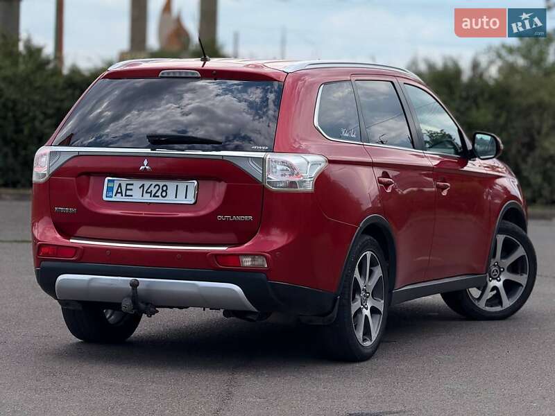 Внедорожник / Кроссовер Mitsubishi Outlander 2014 в Кривом Роге