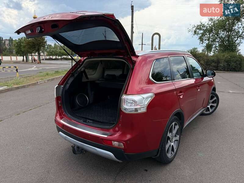Внедорожник / Кроссовер Mitsubishi Outlander 2014 в Кривом Роге