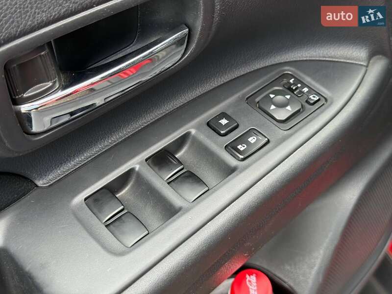 Внедорожник / Кроссовер Mitsubishi Outlander 2014 в Кривом Роге