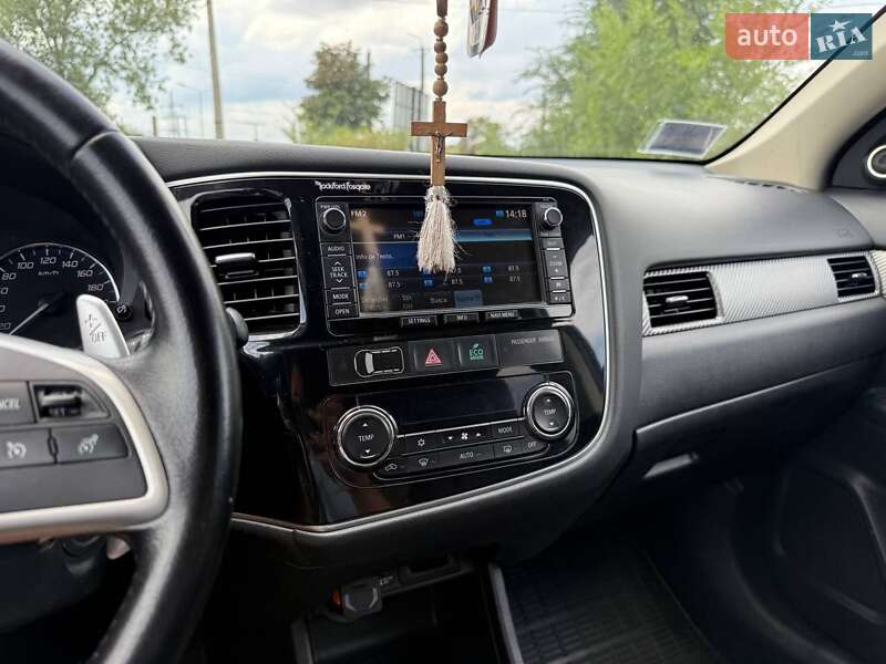 Внедорожник / Кроссовер Mitsubishi Outlander 2014 в Кривом Роге