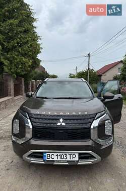 Внедорожник / Кроссовер Mitsubishi Outlander 2022 в Львове