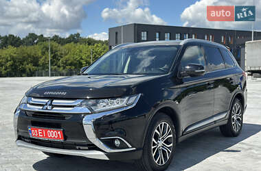 Внедорожник / Кроссовер Mitsubishi Outlander 2016 в Дубно