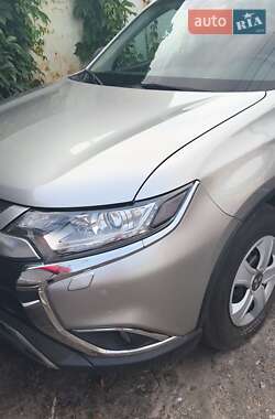 Внедорожник / Кроссовер Mitsubishi Outlander 2021 в 