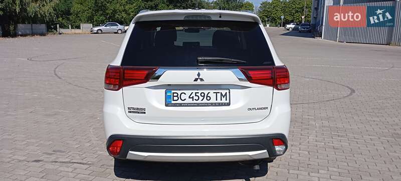 Позашляховик / Кросовер Mitsubishi Outlander 2014 в Апостоловому