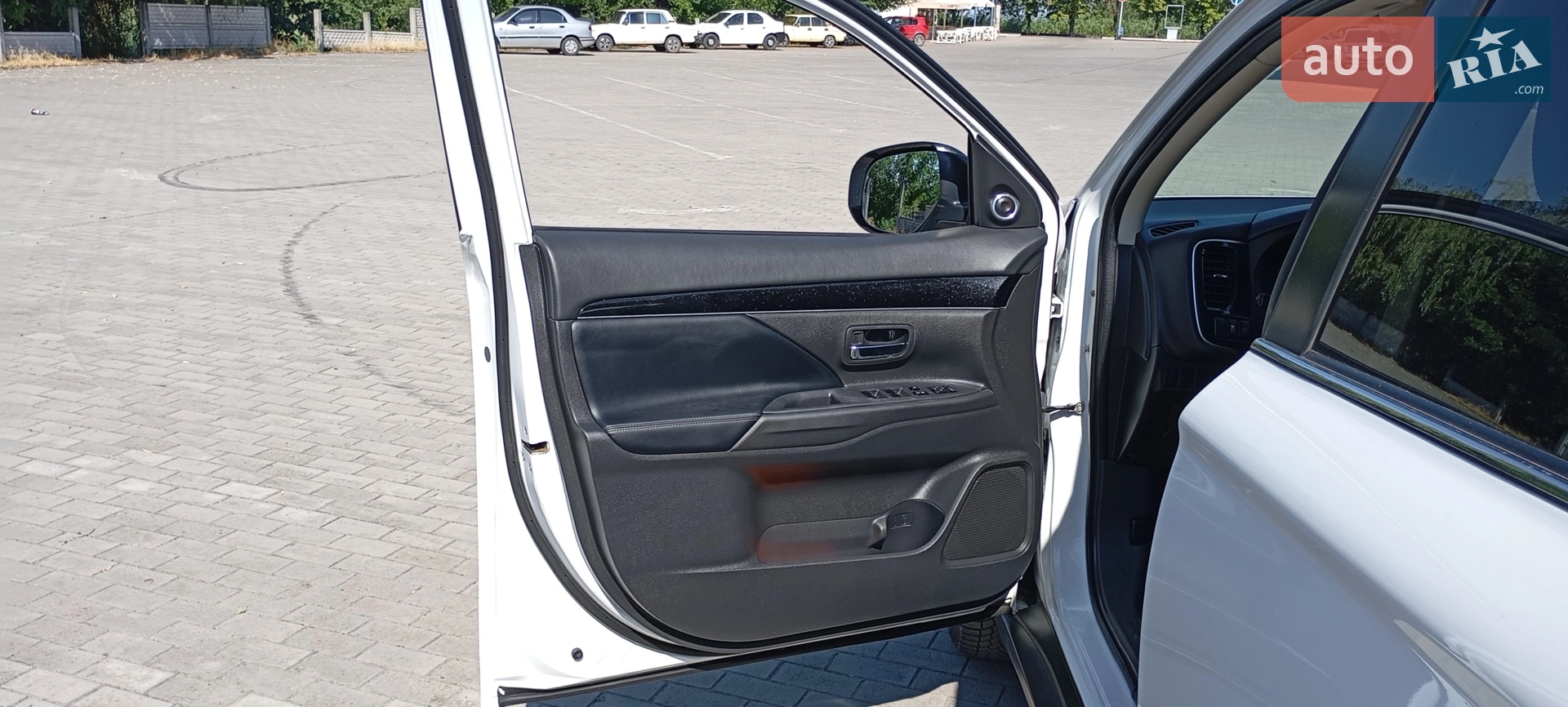 2014 Mitsubishi Outlander - мініатюра 12