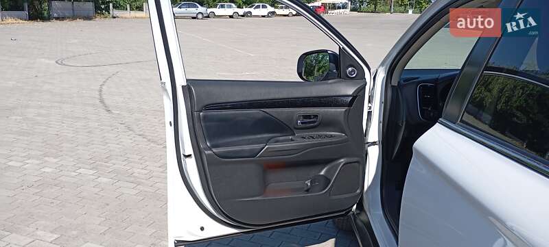 Позашляховик / Кросовер Mitsubishi Outlander 2014 в Апостоловому