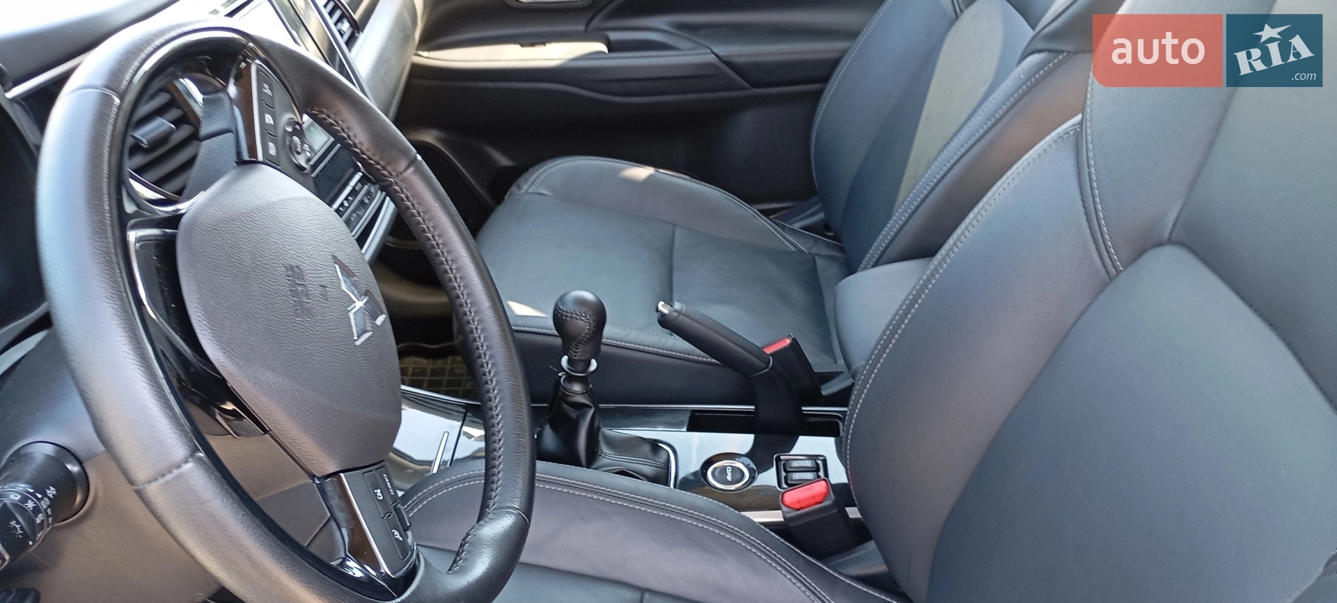 2014 Mitsubishi Outlander - мініатюра 16