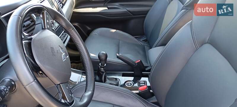 Позашляховик / Кросовер Mitsubishi Outlander 2014 в Апостоловому