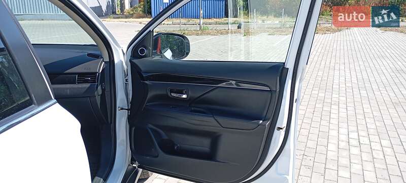 Позашляховик / Кросовер Mitsubishi Outlander 2014 в Апостоловому