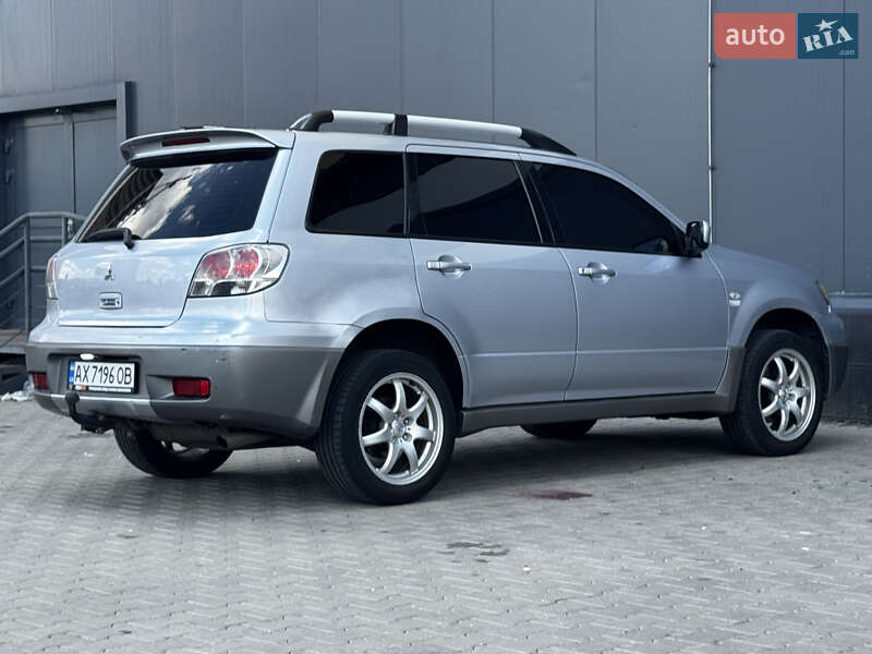 Внедорожник / Кроссовер Mitsubishi Outlander 2003 в Киеве