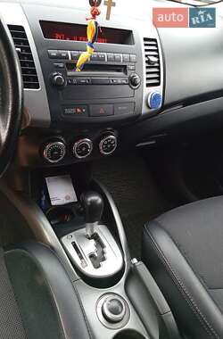 Внедорожник / Кроссовер Mitsubishi Outlander 2013 в 
