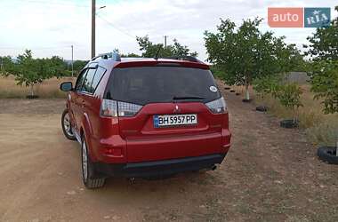 Внедорожник / Кроссовер Mitsubishi Outlander 2013 в 