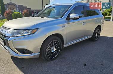 Внедорожник / Кроссовер Mitsubishi Outlander 2021 в 