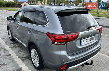 Внедорожник / Кроссовер Mitsubishi Outlander 2016 в 