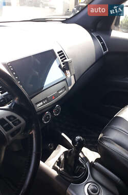 Внедорожник / Кроссовер Mitsubishi Outlander 2010 в 