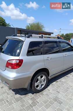 Внедорожник / Кроссовер Mitsubishi Outlander 2004 в 