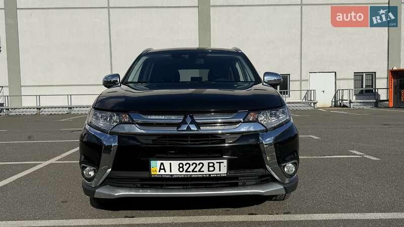Внедорожник / Кроссовер Mitsubishi Outlander 2016 в Киеве