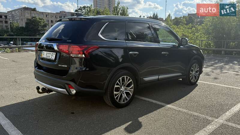 Внедорожник / Кроссовер Mitsubishi Outlander 2016 в Киеве