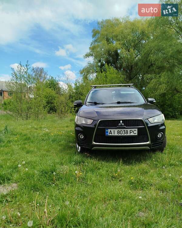 Внедорожник / Кроссовер Mitsubishi Outlander 2010 в Звягеле