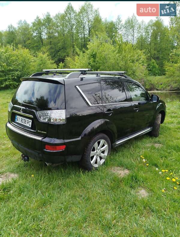 Внедорожник / Кроссовер Mitsubishi Outlander 2010 в Звягеле