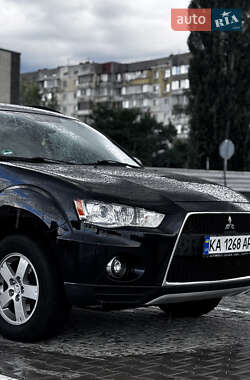 Позашляховик / Кросовер Mitsubishi Outlander 2011 в Києві
