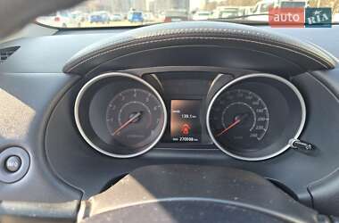 Внедорожник / Кроссовер Mitsubishi Outlander 2012 в 