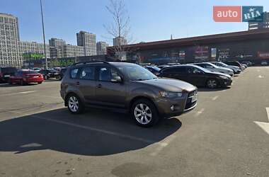 Позашляховик / Кросовер Mitsubishi Outlander 2012 в Києві