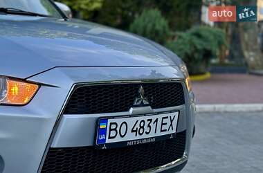 Внедорожник / Кроссовер Mitsubishi Outlander 2009 в 