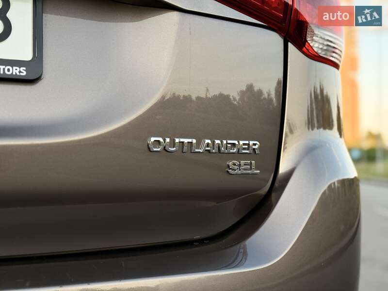 Внедорожник / Кроссовер Mitsubishi Outlander 2017 в Киеве