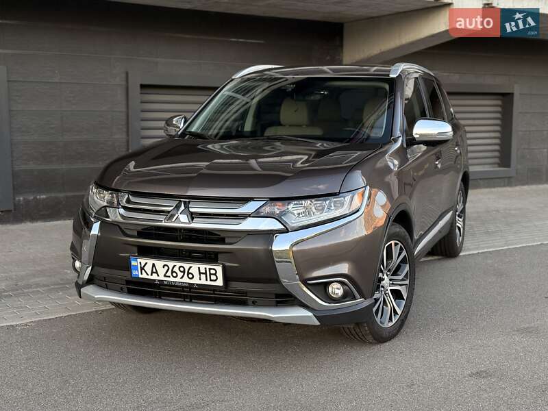 Внедорожник / Кроссовер Mitsubishi Outlander 2017 в Киеве