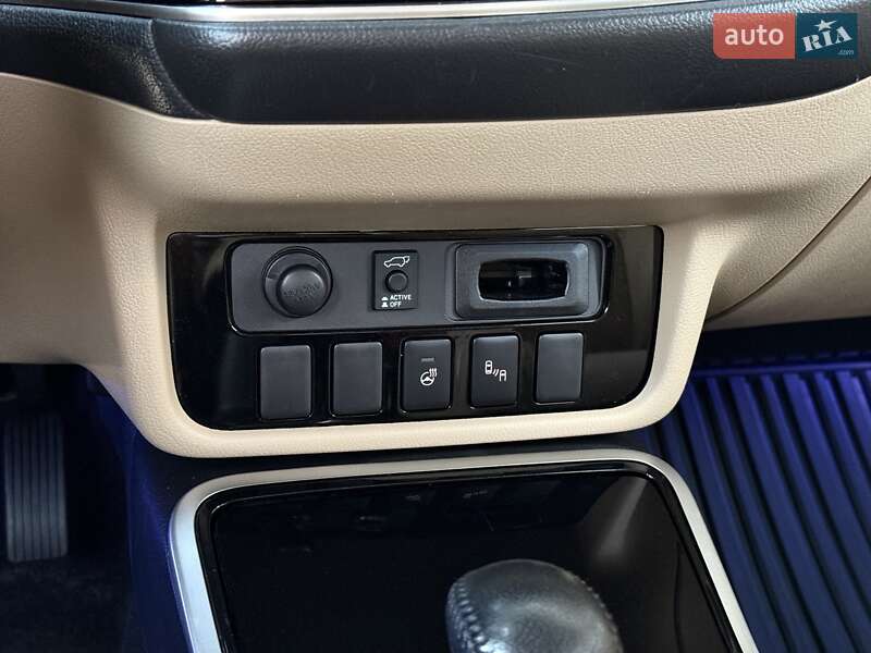 Внедорожник / Кроссовер Mitsubishi Outlander 2017 в Киеве