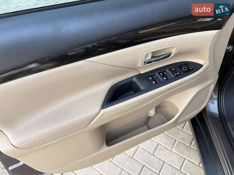 Внедорожник / Кроссовер Mitsubishi Outlander 2017 в Киеве