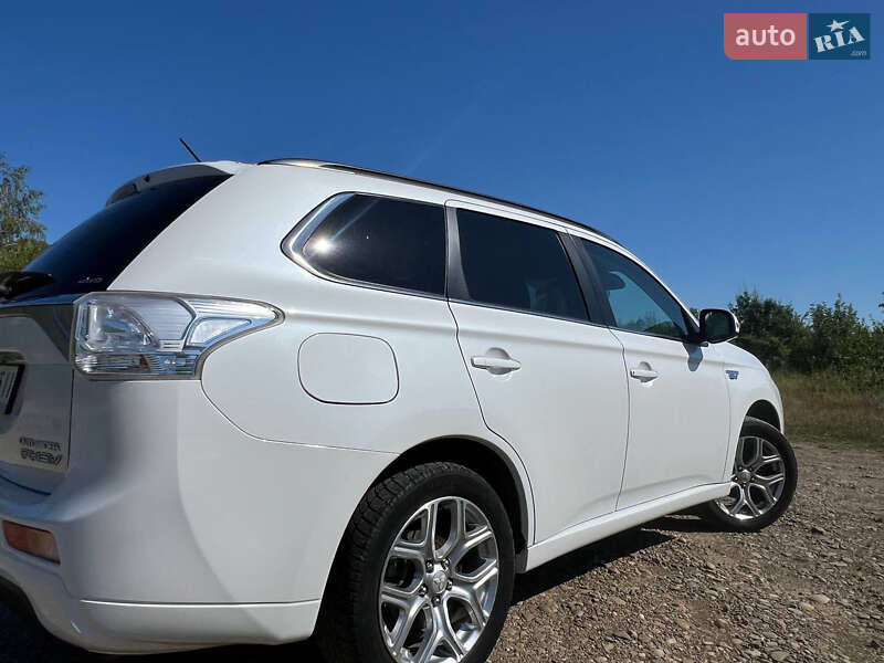 Позашляховик / Кросовер Mitsubishi Outlander 2014 в Івано-Франківську