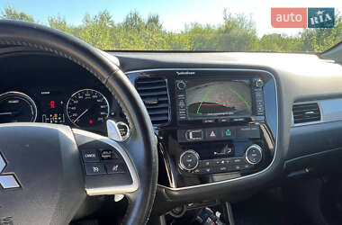 Внедорожник / Кроссовер Mitsubishi Outlander 2014 в 