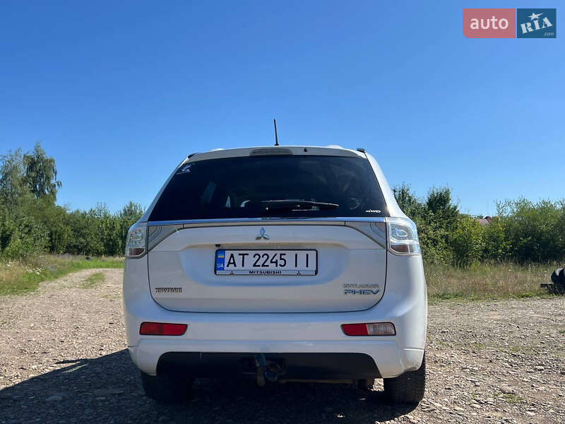 Позашляховик / Кросовер Mitsubishi Outlander 2014 в Івано-Франківську