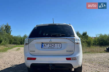 Внедорожник / Кроссовер Mitsubishi Outlander 2014 в 