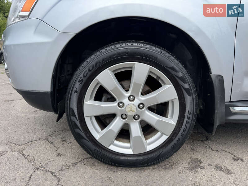 Внедорожник / Кроссовер Mitsubishi Outlander 2010 в Дубно