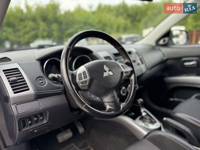 Внедорожник / Кроссовер Mitsubishi Outlander 2010 в Дубно
